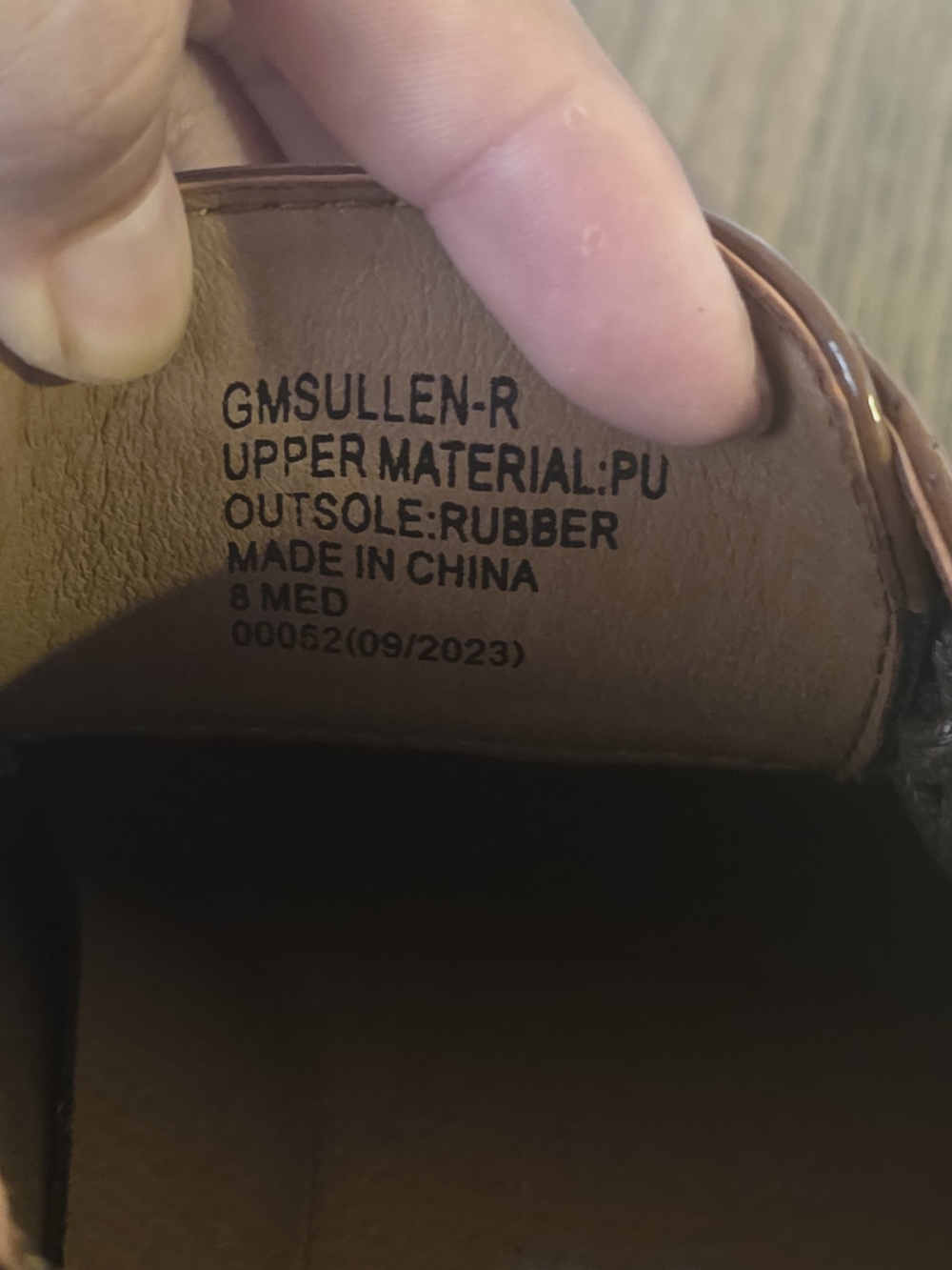 GUESS Men’s Brown Leather Dress Oxfords - Picture 8 of 9